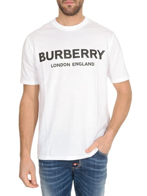 burberry t shirt price 41000.